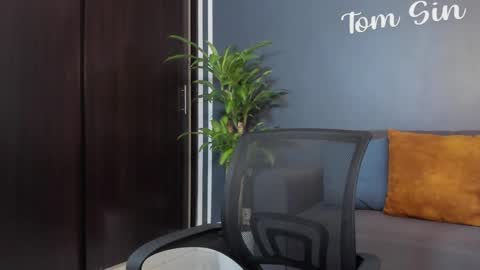 Snapshot of tom_sin_ chatting on February 11, 2025, 9:35 pm Tom Sin online show from February 11, 2025, 9:35 pm