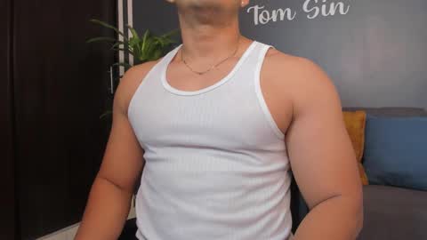 Snapshot of tom_sin_ chatting on February 13, 2025, 7:10 pm Tom Sin online show from February 13, 2025, 7:10 pm