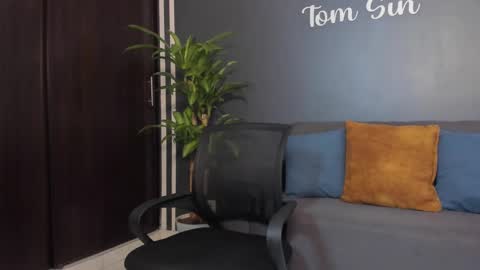 Snapshot of tom_sin_ chatting on February 13, 2025, 10:22 pm Tom Sin online show from February 13, 2025, 10:22 pm