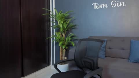 Snapshot of tom_sin_ chatting on March 3, 2025, 8:54 pm Tom Sin online show from March 3, 2025, 8:54 pm