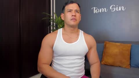 Snapshot of tom_sin_ chatting on March 7, 2025, 6:54 pm Tom Sin online show from March 7, 2025, 6:54 pm
