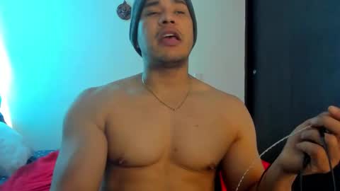 Snapshot of tom_sin_ chatting on March 1, 2026, 5:37 pm Tom Sin online show from March 1, 2026, 5:37 pm