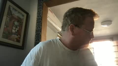 Snapshot of tomascausa chatting on December 9, 2024, 5:30 pm Hola online show from December 9, 2024, 5:30 pm