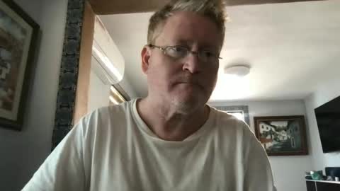 Snapshot of tomascausa chatting on January 28, 2025, 6:17 pm Hola online show from January 28, 2025, 6:17 pm