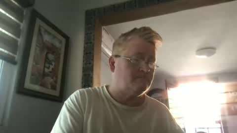 Snapshot of tomascausa chatting on February 13, 2025, 4:07 pm Hola online show from February 13, 2025, 4:07 pm