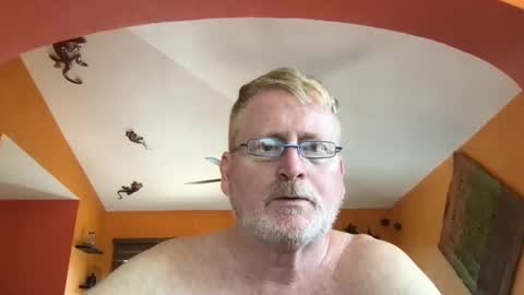 Snapshot of tomascausa chatting on September 19, 2025, 6:19 pm Hola online show from September 19, 2025, 6:19 pm