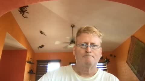 Snapshot of tomascausa chatting on October 29, 2025, 9:05 pm Hola online show from October 29, 2025, 9:05 pm