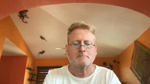 Snapshot of tomascausa chatting on February 24, 2026, 9:35 pm Hola online show from February 24, 2026, 9:35 pm