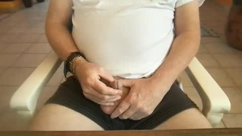 Snapshot of tomascausa chatting on March 19, 2026, 8:13 pm Hola online show from March 19, 2026, 8:13 pm