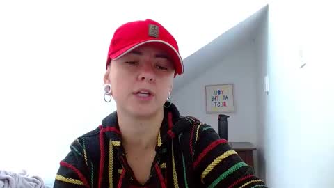 Blue online show from December 16, 2025, 3:06 pm