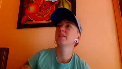 Snapshot of tomboyblue chatting on June 17, 2026, 3:24 pm Blue online show from June 17, 2026, 3:24 pm