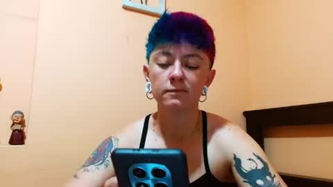 Snapshot of tomboyblue chatting on June 25, 2026, 1:37 pm Blue online show from June 25, 2026, 1:37 pm