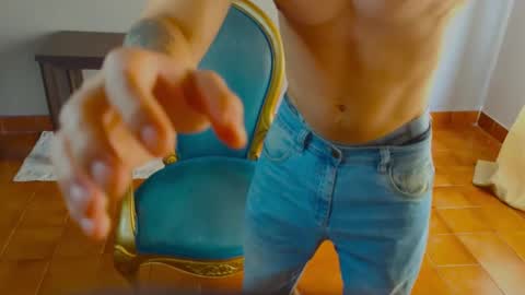 Snapshot of tomdavisxl chatting on October 27, 2025, 4:33 pm tomDavisXl online show from October 27, 2025, 4:33 pm