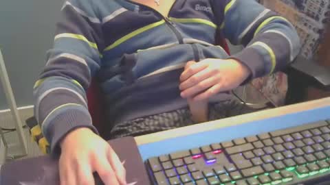 tomin3m online show from December 4, 2024, 6:06 pm