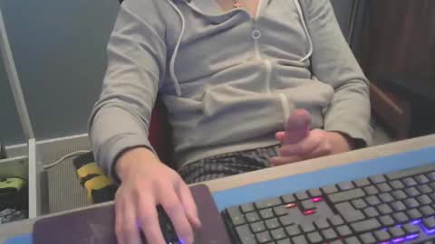 tomin3m online show from February 3, 2025, 5:14 pm