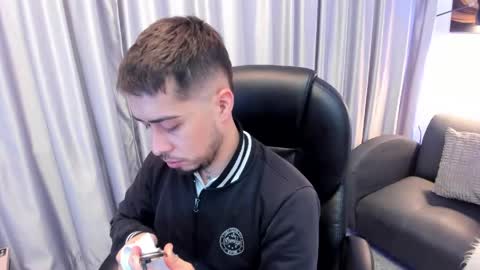 Snapshot of tommas_johnson chatting on June 4, 2026, 12:11 pm Tomas online show from June 4, 2026, 12:11 pm