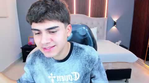 Snapshot of tommy18__ chatting on June 12, 2026, 3:49 am Tommy online show from June 12, 2026, 3:49 am