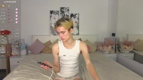 Snapshot of tommy18xxx chatting on October 5, 2025, 5:44 pm Tommy online show from October 5, 2025, 5:44 pm