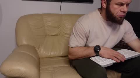 Snapshot of tommy_burnzzz chatting on December 18, 2024, 3:15 am tommy burnzzz online show from December 18, 2024, 3:15 am