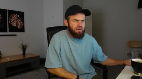 Snapshot of tommy_burnzzz chatting on November 18, 2025, 7:46 am tommy burnzzz online show from November 18, 2025, 7:46 am