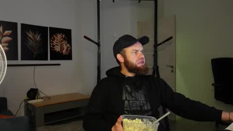 Snapshot of tommy_burnzzz chatting on November 19, 2025, 6:46 am tommy burnzzz online show from November 19, 2025, 6:46 am