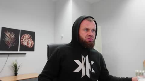 Snapshot of tommy_burnzzz chatting on November 29, 2025, 7:11 am tommy burnzzz online show from November 29, 2025, 7:11 am