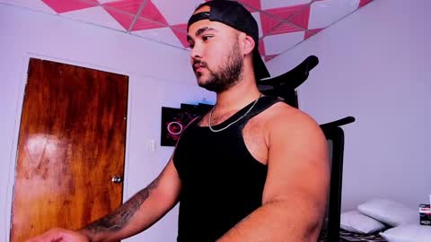 Snapshot of tommy_sccott chatting on January 19, 2025, 7:57 am tommy_sccott online show from January 19, 2025, 7:57 am