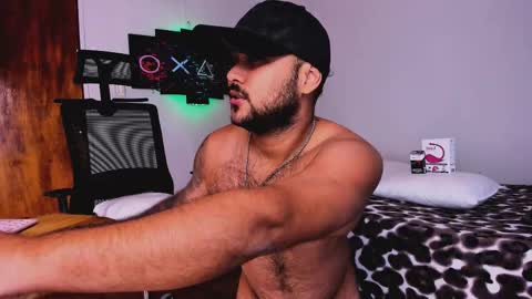 Snapshot of tommy_sccott chatting on February 14, 2025, 3:22 am tommy_sccott online show from February 14, 2025, 3:22 am