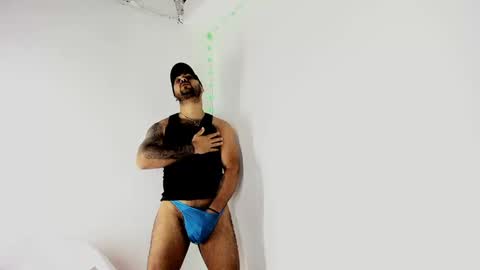 Snapshot of tommy_sccott chatting on September 19, 2025, 10:43 pm tommy_sccott online show from September 19, 2025, 10:43 pm