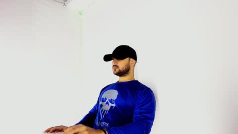 Snapshot of tommy_sccott chatting on September 20, 2025, 10:22 pm tommy_sccott online show from September 20, 2025, 10:22 pm