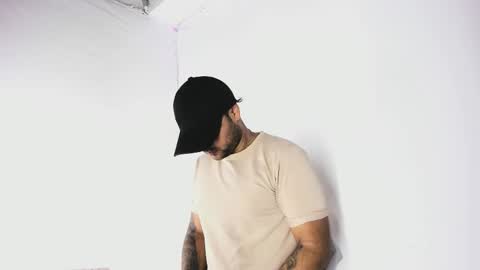 Snapshot of tommy_sccott chatting on October 4, 2025, 10:30 pm tommy_sccott online show from October 4, 2025, 10:30 pm