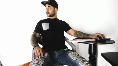 Snapshot of tommy_sccott chatting on October 16, 2025, 10:33 pm tommy_sccott online show from October 16, 2025, 10:33 pm