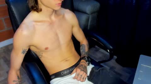 Snapshot of tommy_slater chatting on December 13, 2024, 4:27 pm Tommy Slater online show from December 13, 2024, 4:27 pm