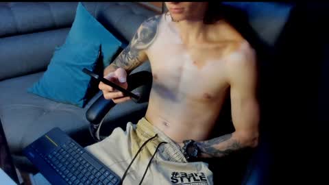 Snapshot of tommy_slater chatting on February 5, 2025, 12:49 pm Tommy Slater online show from February 5, 2025, 12:49 pm