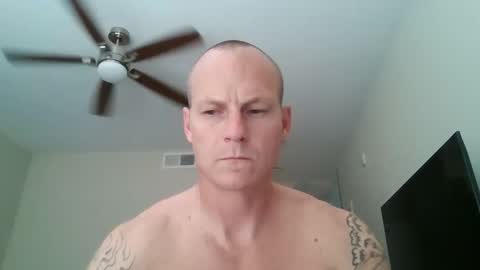 Snapshot of tommygunsfit chatting on April 20, 2026, 9:16 pm tommygunsfit online show from April 20, 2026, 9:16 pm