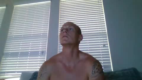 Snapshot of tommygunsfit chatting on August 3, 2026, 10:46 pm tommygunsfit online show from August 3, 2026, 10:46 pm