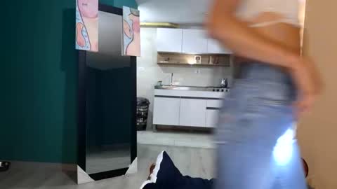 Snapshot of tomoe_b chatting on January 7, 2025, 5:33 am leyla online show from January 7, 2025, 5:33 am