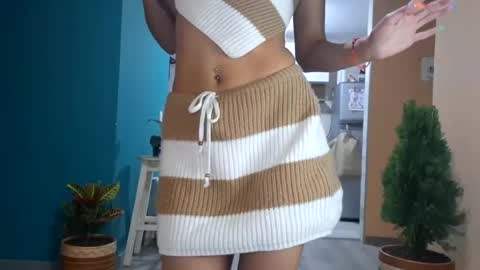 Snapshot of tomoe_b chatting on January 19, 2025, 5:58 am leyla online show from January 19, 2025, 5:58 am