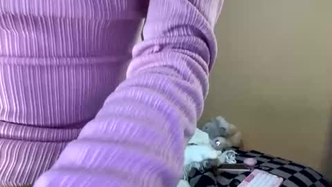 Snapshot of tomoe_b chatting on February 18, 2025, 9:43 am leyla online show from February 18, 2025, 9:43 am