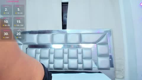 Hillary Thompson online show from April 22, 2026, 1:12 pm