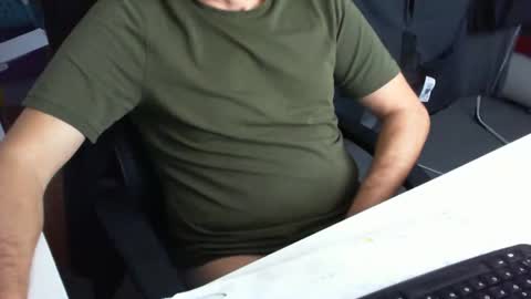 Snapshot of tomtom02029 chatting on November 10, 2025, 8:35 am Tom online show from November 10, 2025, 8:35 am