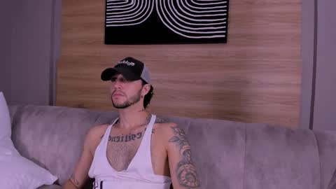 Snapshot of tonny__08 chatting on November 8, 2025, 1:44 pm Tonny online show from November 8, 2025, 1:44 pm