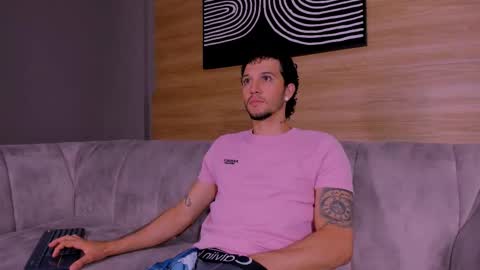 Snapshot of tonny__08 chatting on November 18, 2025, 2:43 pm Tonny online show from November 18, 2025, 2:43 pm