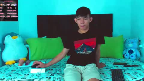 Snapshot of tonny_twink_ chatting on February 9, 2025, 8:11 am Tonny online show from February 9, 2025, 8:11 am