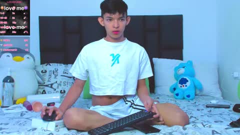 Snapshot of tonny_twink_ chatting on February 23, 2025, 4:35 pm Tonny online show from February 23, 2025, 4:35 pm