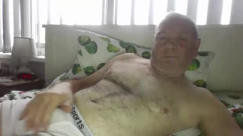 Snapshot of tony14712 chatting on December 17, 2025, 9:15 am tony14712 online show from December 17, 2025, 9:15 am