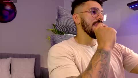 Snapshot of tony_muscle1 chatting on June 10, 2026, 7:02 pm tony muscle1 online show from June 10, 2026, 7:02 pm