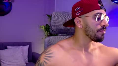 Snapshot of tony_muscle1 chatting on July 12, 2026, 1:24 pm tony muscle1 online show from July 12, 2026, 1:24 pm