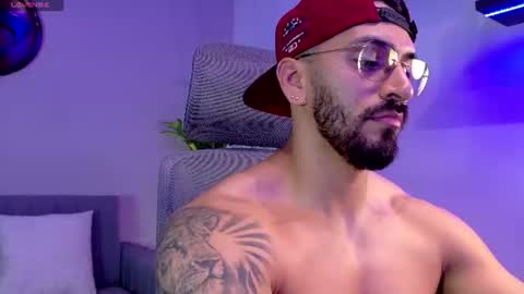Snapshot of tony_muscle1 chatting on July 27, 2026, 7:10 pm tony muscle1 online show from July 27, 2026, 7:10 pm
