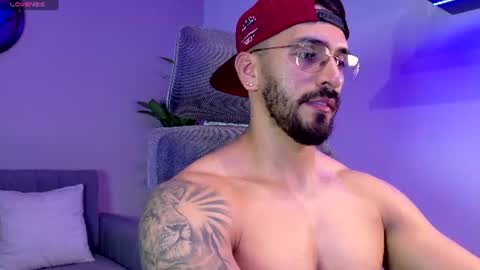 Snapshot of tony_muscle1 chatting on July 29, 2026, 7:01 pm tony muscle1 online show from July 29, 2026, 7:01 pm